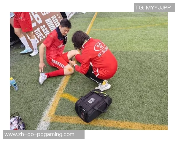 足球运动中大腿拉伤的预防与恢复方法详解